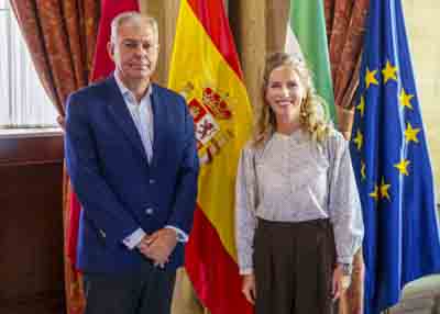La presidenta del Parlamento de Andaluc�a, Ana Mestre, y el alcalde de la ciudad de Sevilla, Jos� Luis Sanz 