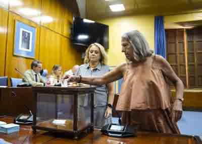Votaci�n en urna en la Comisi�n de Seguimiento y Control de la Financiaci�n de los Partidos Pol�ticos para la elecci�n de los miembros de la Mesa