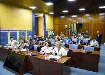 Los diputados que integran la Comisi�n de Asuntos Europeos en su sesi�n constitutiva  
