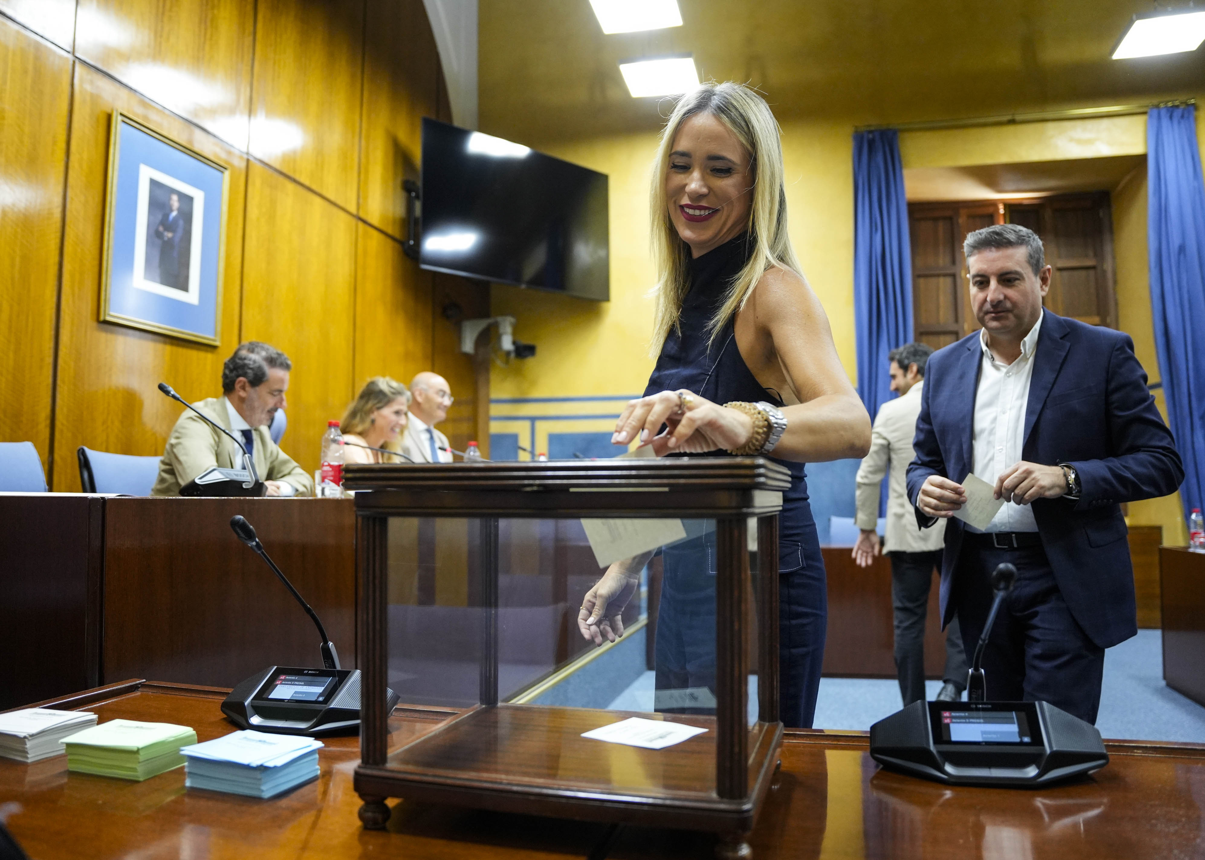 Votaciones para la elecci�n de los miembros de la Mesa de la Comisi�n de Asuntos Europeos 