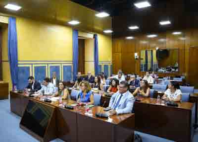  Los diputados de la Comisi�n de Presidencia, Sanidad y Emergencias asisten a la sesi�n constitutiva