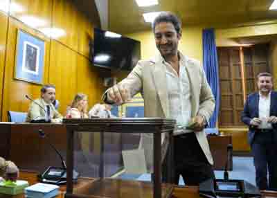 Las votaciones para los cargos de presidencia, vicepresidencia y secretar�a de las Mesas de comisiones se han realizado mediante votaci�n en urna 