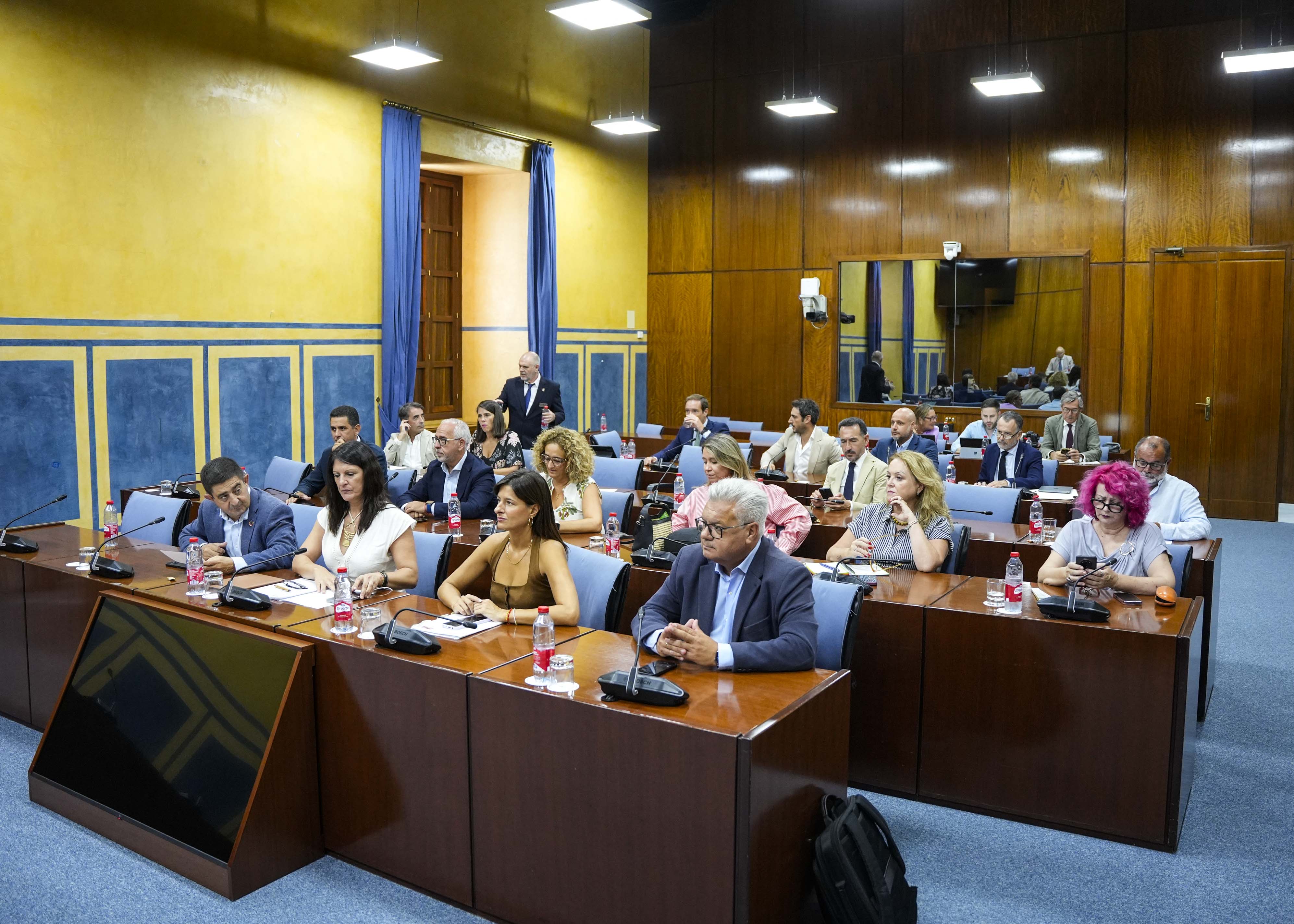  La Comisi�n de Econom�a, Hacienda y Fondos Europeos al inicio de la sesi�n  