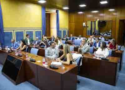 Diputados de la Comisi�n de Educaci�n al inicio de la sesi�n constitutiva 