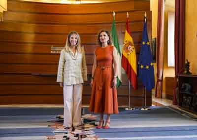  Ana Mestre, presidenta del Parlamento, y Mar�a Jes�s Montero, portavoz del G.P. Socialista