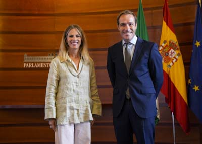 La presidenta del Parlamento de Anadaluc�a, Ana Mestre, y el portavoz del Grupo Parlamentario Vox en Andaluc�a, Javier Cort�s