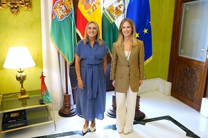 La alcaldesa de Granada, Marifran Carazo, y la presidenta del Parlamento, Ana Mestre