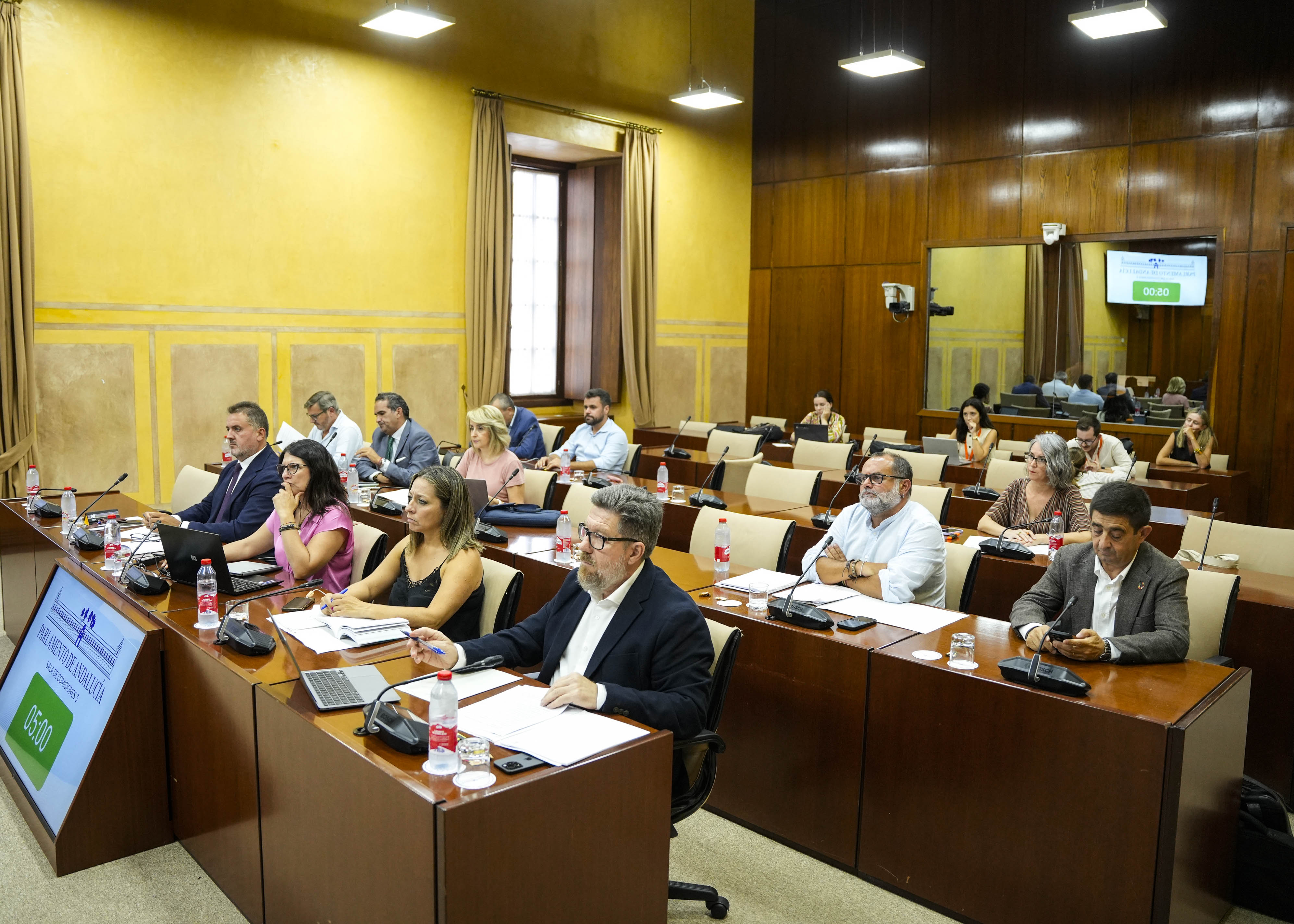  Miembros de la comisi�n de Sostenibilidad y Medio Ambiente en la sesi�n de hoy