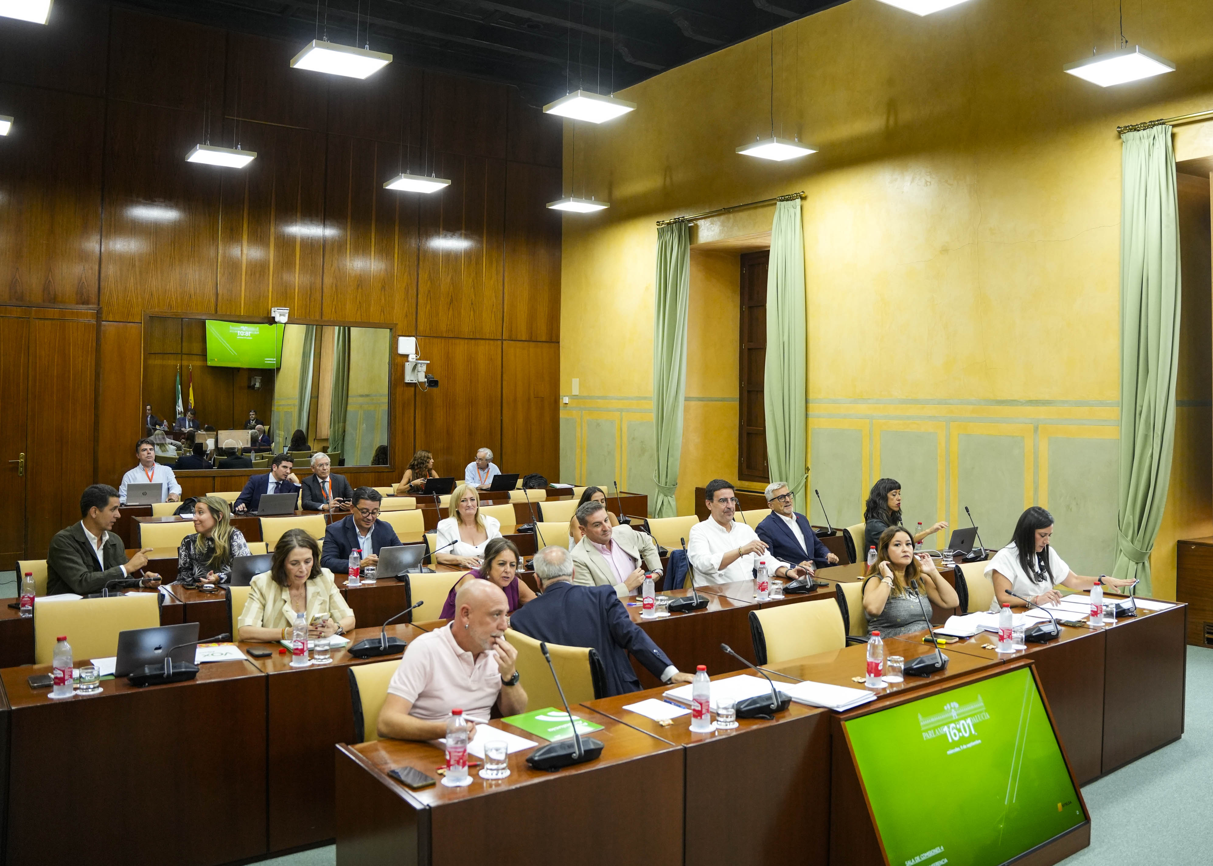 Miembros de la comisi�n de Fomento y Movilidad en su primera sesi�n