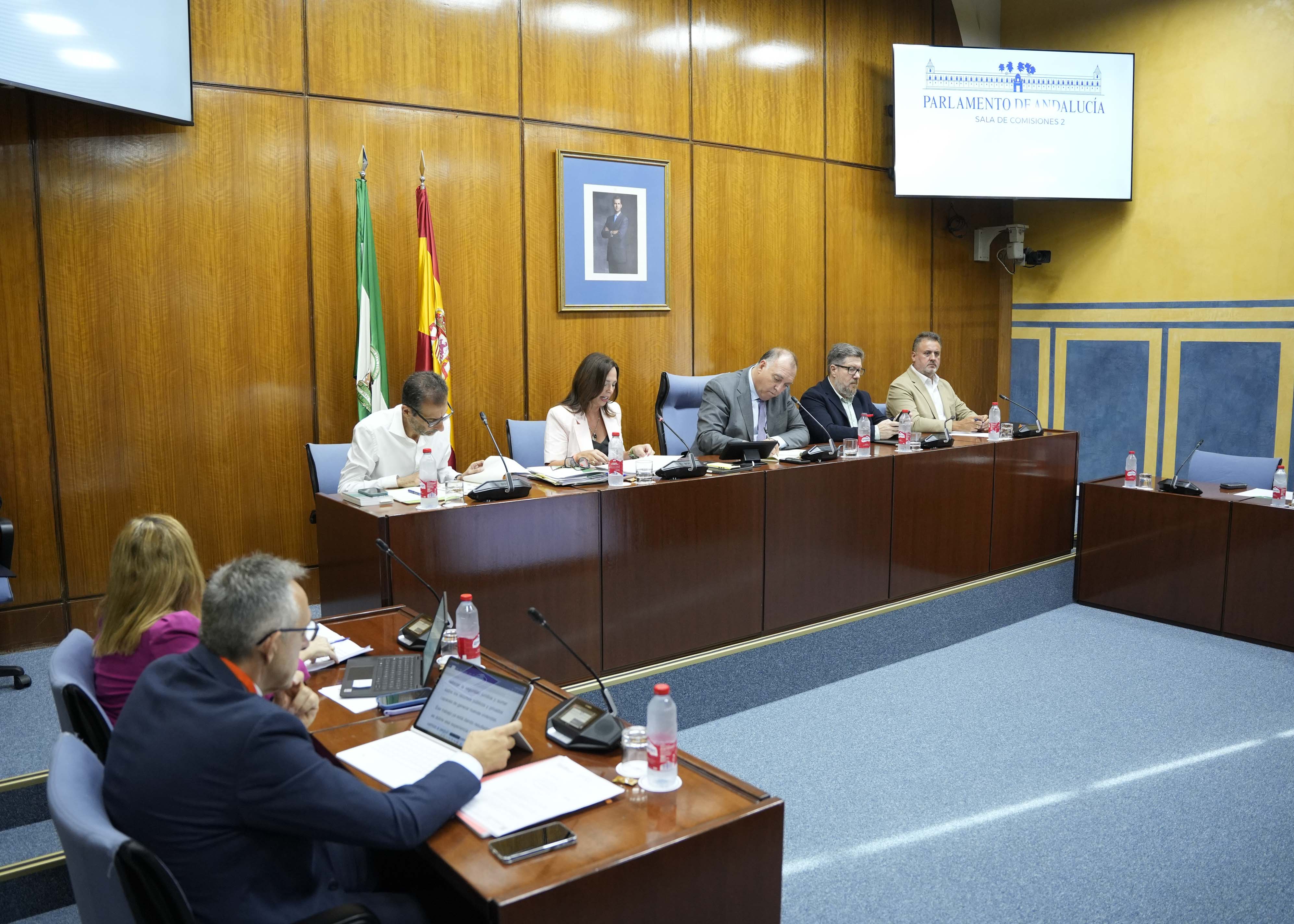  Mesa de la comisi�n de Vivienda, Juventud y Ordenaci�n del Territorio