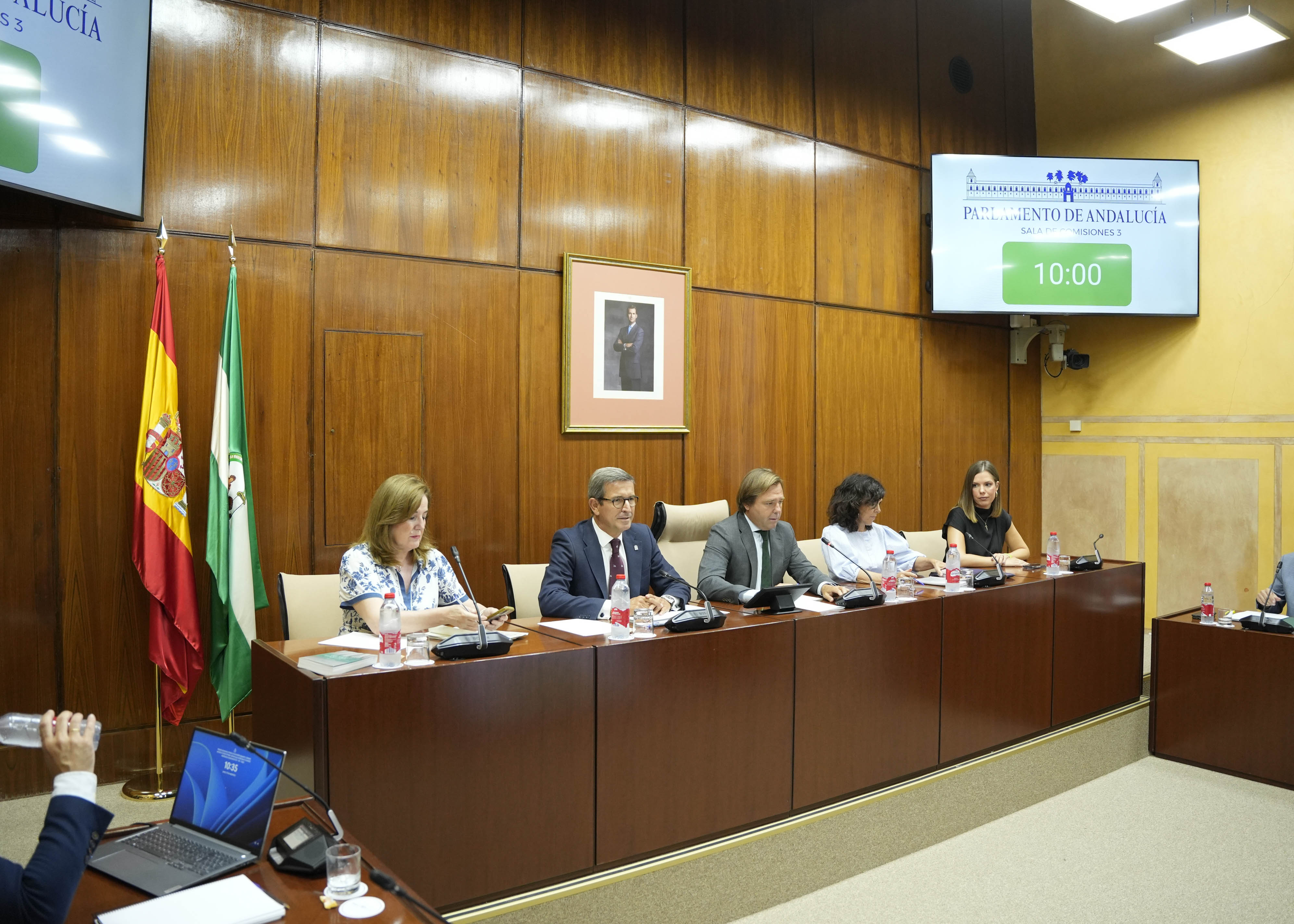  Mesa de la comisi�n de Universidad, Industria, Energ�a e Innovaci�n