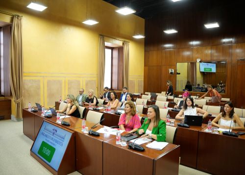  Miembros de la comisi�n de Universidad, Industria, Energ�a e Innovaci�n en la sesi�n de hoy
