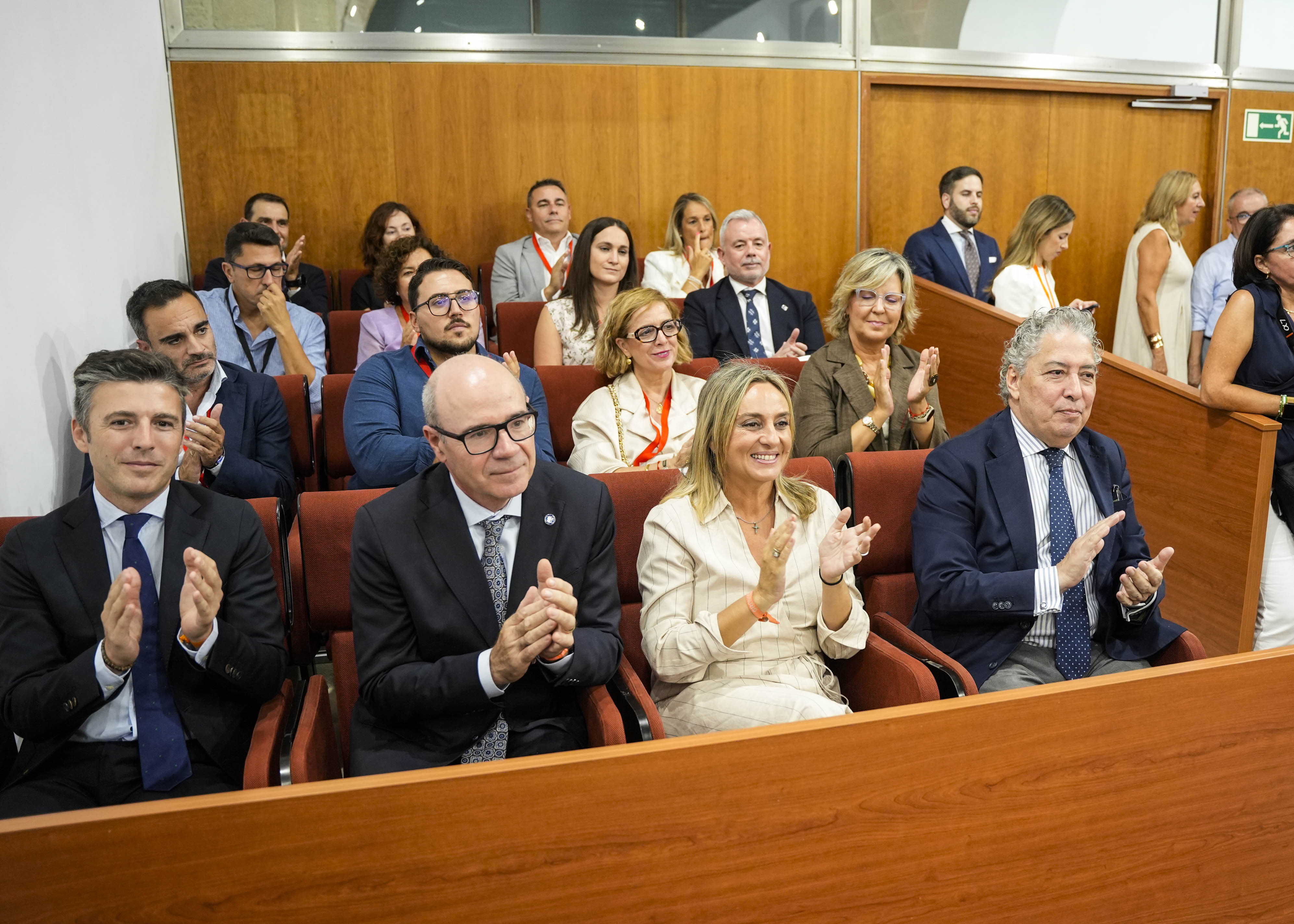  Autoridades en la tribuna de p�blico tras la lectura de la declaraci�n institucional
