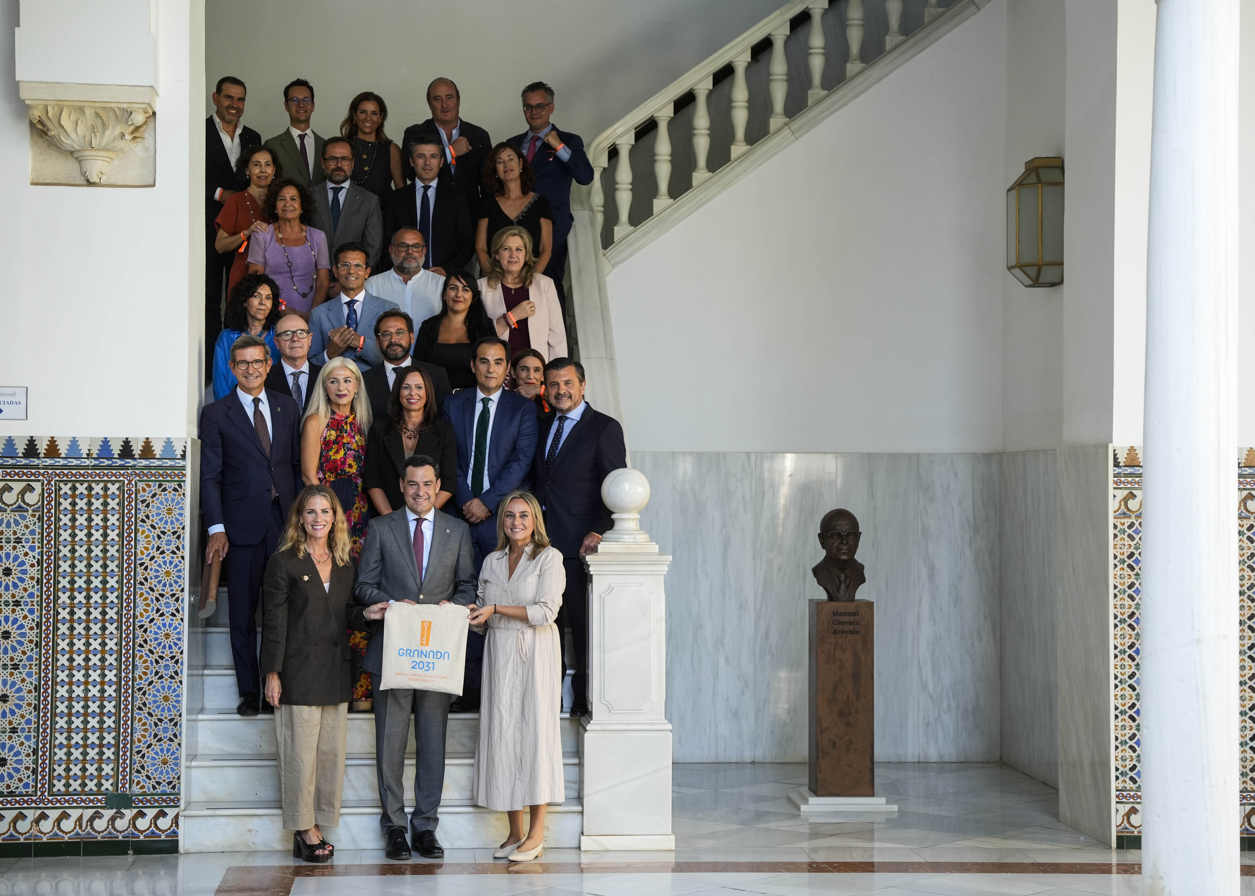   Representantes parlamentarios e institucionales de Granada se han reunido hoy en el Parlamento para apoyar la candidatura de la capital como Ciudad Europea de la Cultura 2031