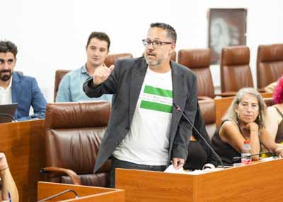 Jos� Ignacio Garc�a, portavoz del G.P. Adelante Andaluc�a, formula una pregunta al presidente sobre la situaci�n pol�tica de Anhdaluc�a 