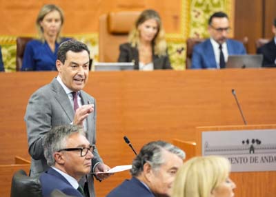 Juan Manuel Moreno, presidente de la Junta de Andaluc�a, en una de sus intervenciones en la sesi�n de control al Ejecutivo 