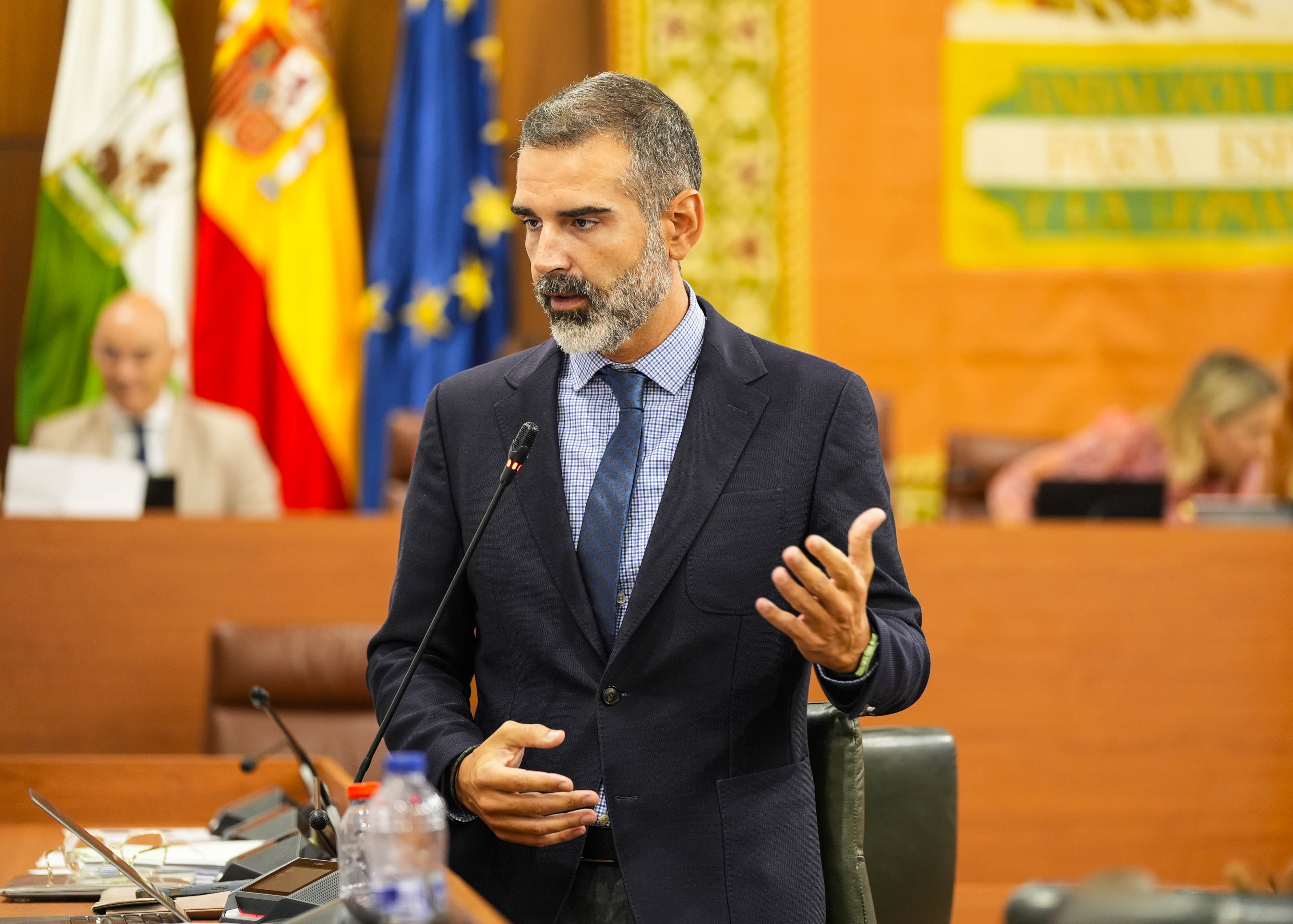  El consejero de Sostenibilidad y Medio Ambiente responde en la sesi�n de control