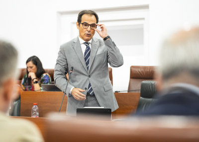  El consejero Jos� Antonio Nieto responde a las preguntas orales en la sesi�n de control
