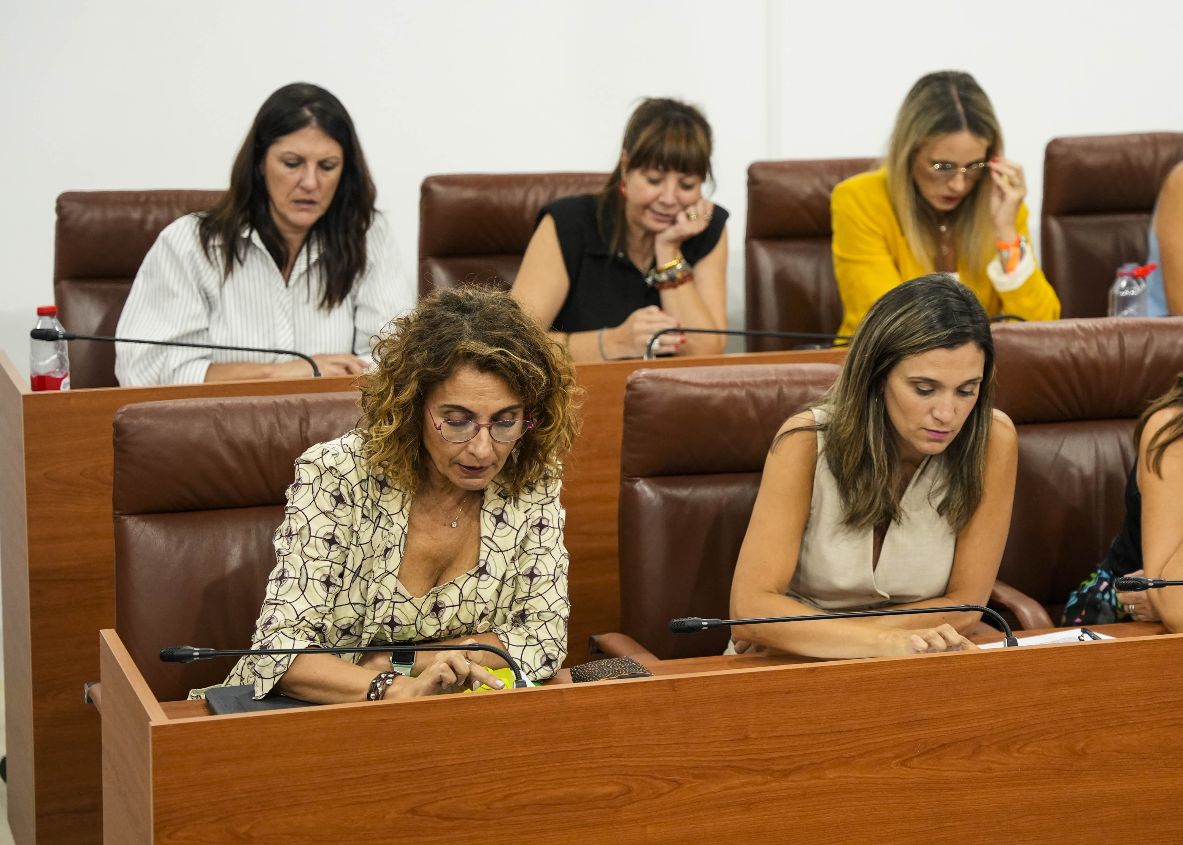 Mar�a Jes�s Montero y Mar�a M�rquez durante las votaciones de las proposiciones no de ley