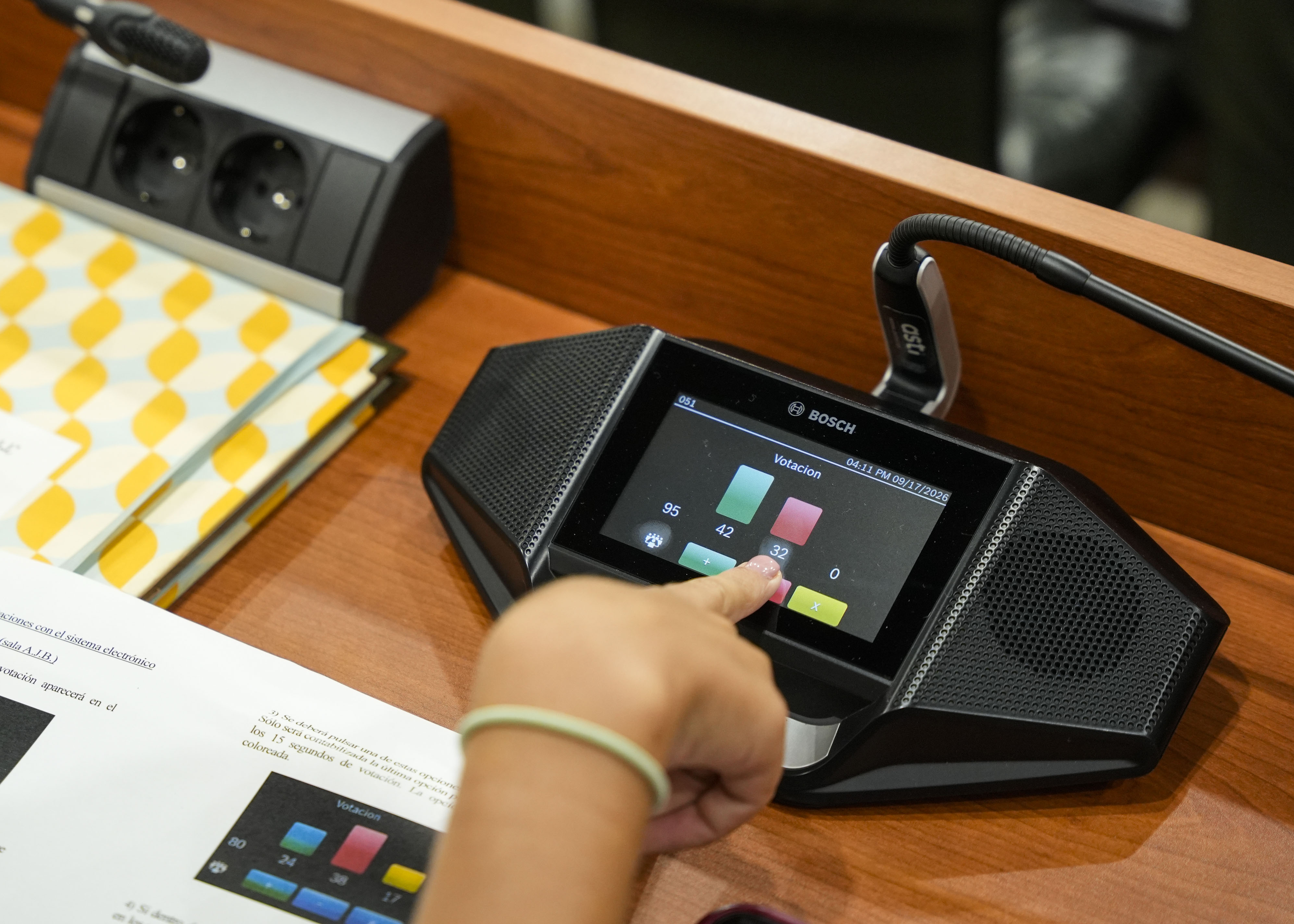  Un momento de la votaci�n con el nuevo sistema