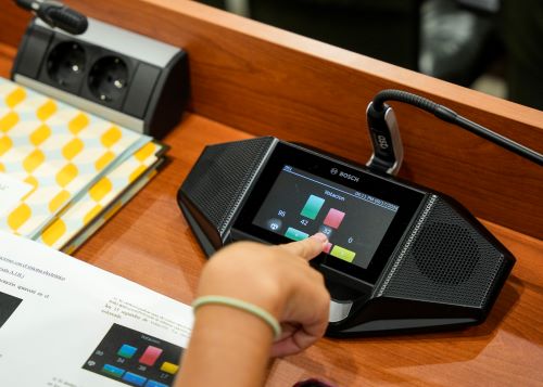  Un momento de la votaci�n con el nuevo sistema