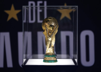  La copa del mundo en el sal�n de los Pasos Perdidos del parlamento