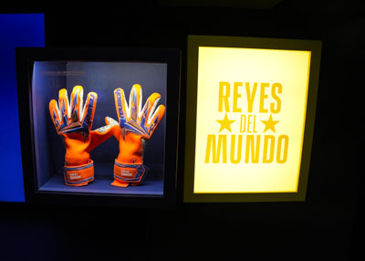  Los guantes de Unai Sim�n