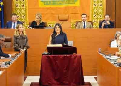  M�nica Morales jura como diputada ante la presidenta del Parlamento