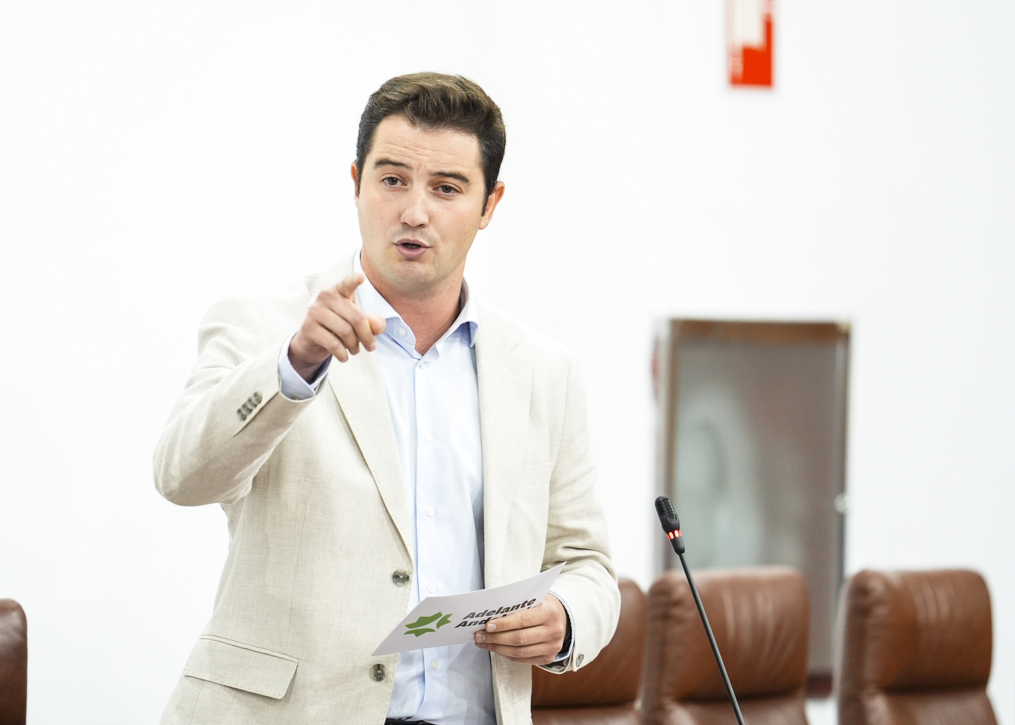 El diputado Javier Montes formula su pregunta al Consejo de Gobierno
