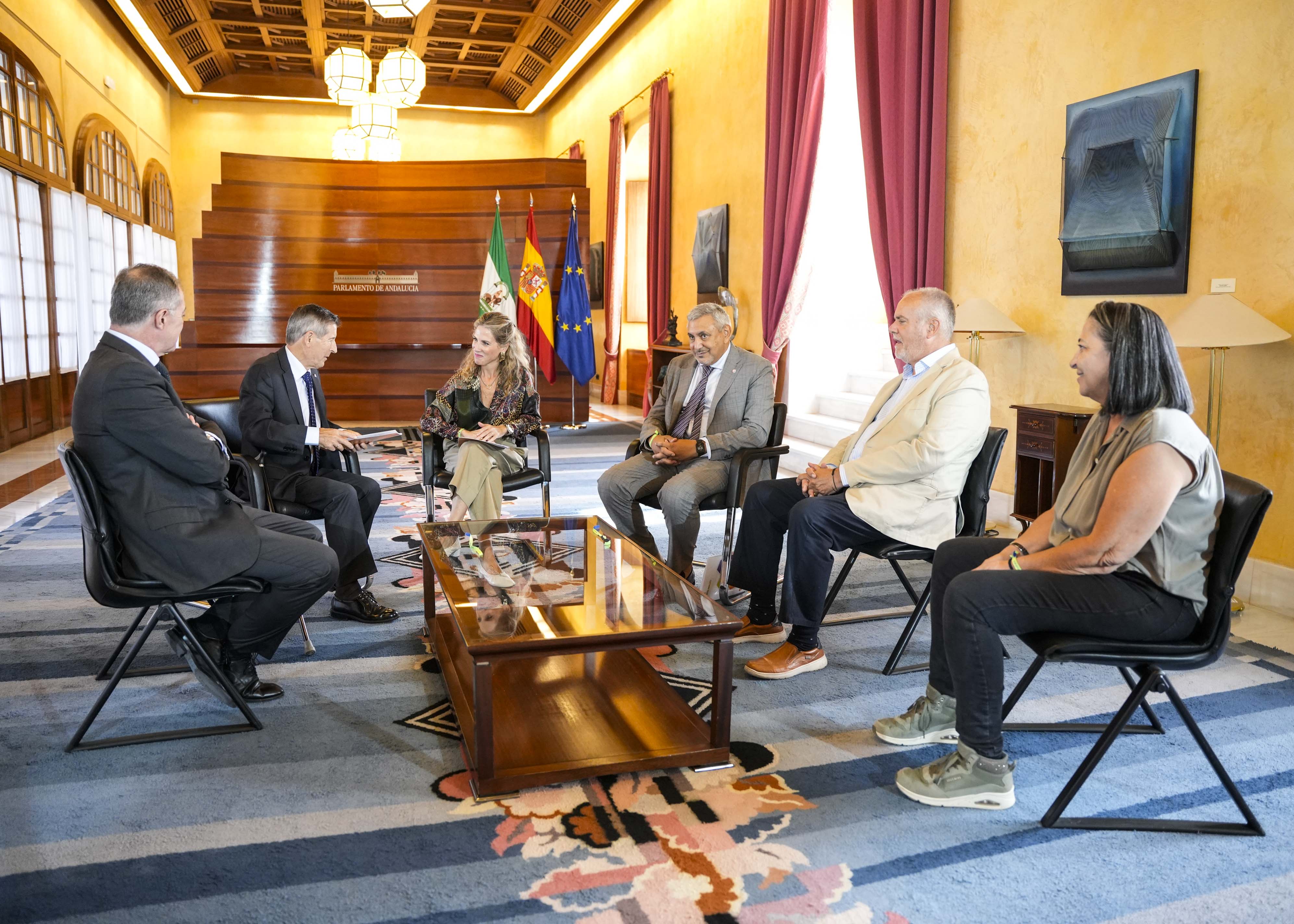  La presidenta del Parlamento reunida con la Federaci�n de Salud Mental de Andaluc�a