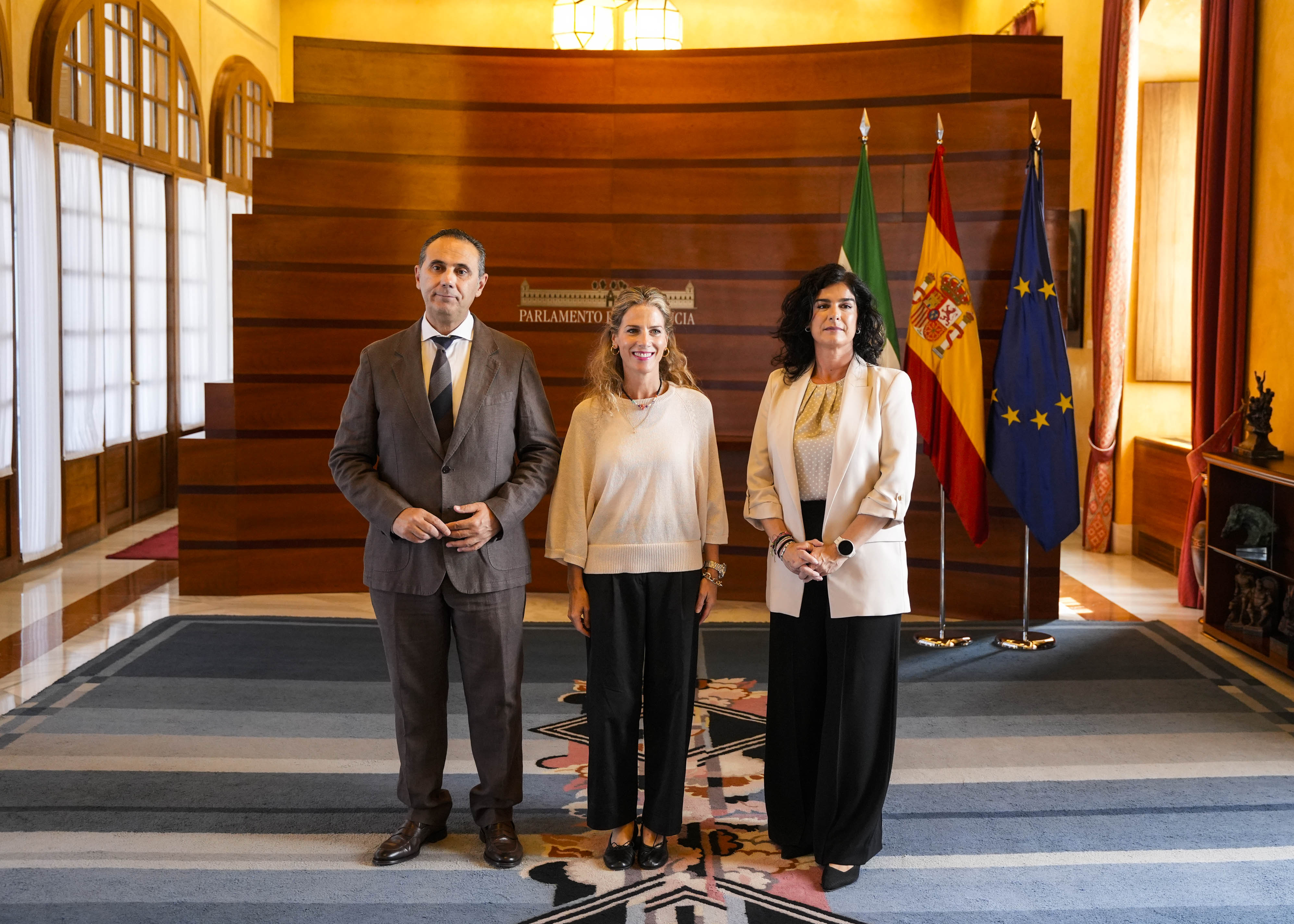 La presidenta del Parlamento, Ana Mestre, recibe a Germ�n Girela, presidente de CSIF Andaluc�a, y Teresa Hern�ndez, secretaria general de CSIF