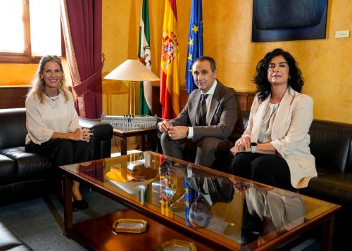  Ana Mestre junto a Germ�n Girela, presidente de CSIF Andaluc�a, y Teresa Hern�ndez, secretaria general de CSIF