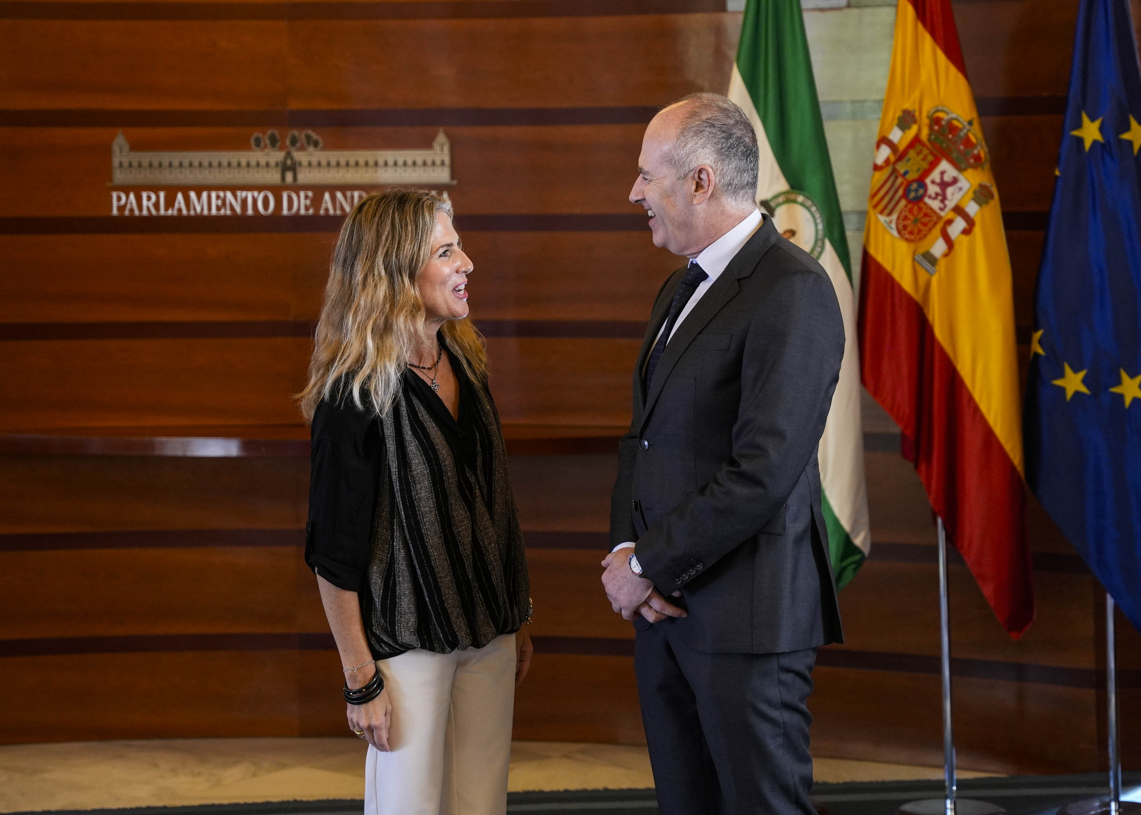  Saludo entre Ana Mestre y Jes�s Jim�nez