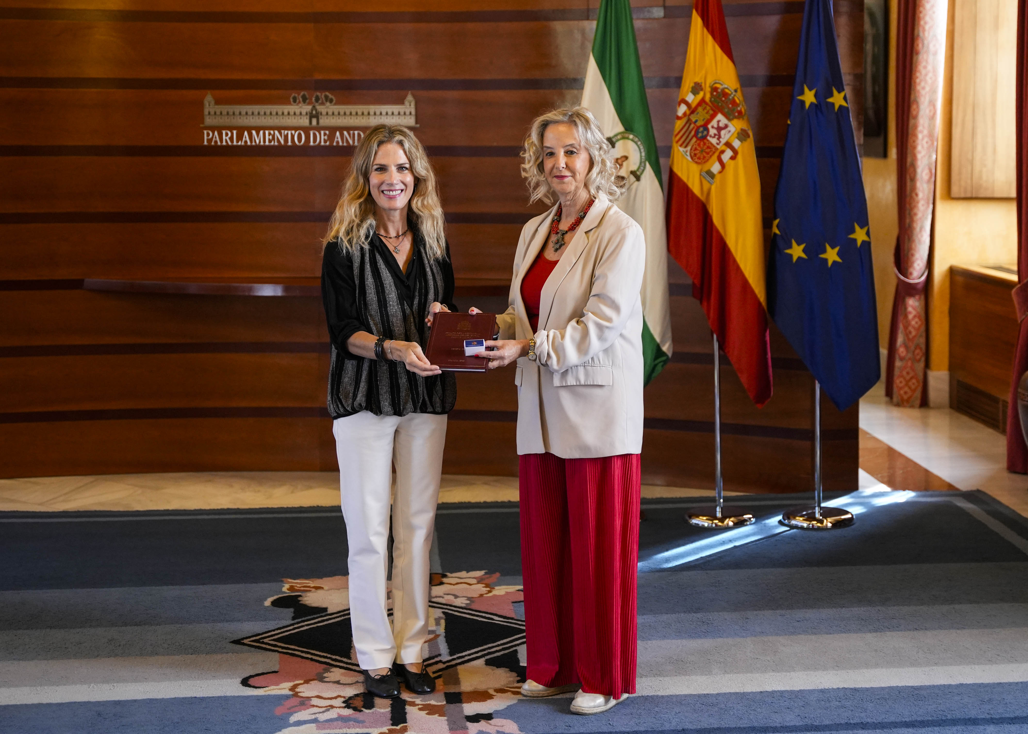  Acto de entrega de la Memoria de la Fiscal�a de Andaluc�a por la
fiscal superior, Ana T�rrago,  a la presidenta del Parlamento, Ana
Mestre