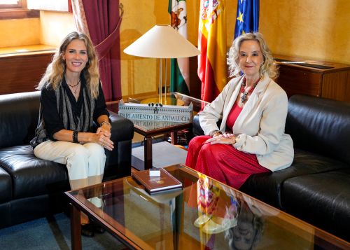  Ana Mestre, presidenta del Parlamento, y Ana T�rrego, fiscal superior de la Fiscal�a de Andaluc�a