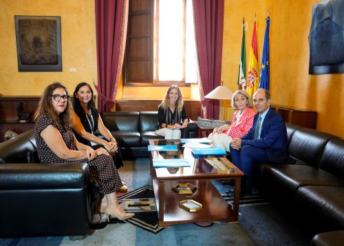  Un momento del encuentro con los representantes de UNICEF