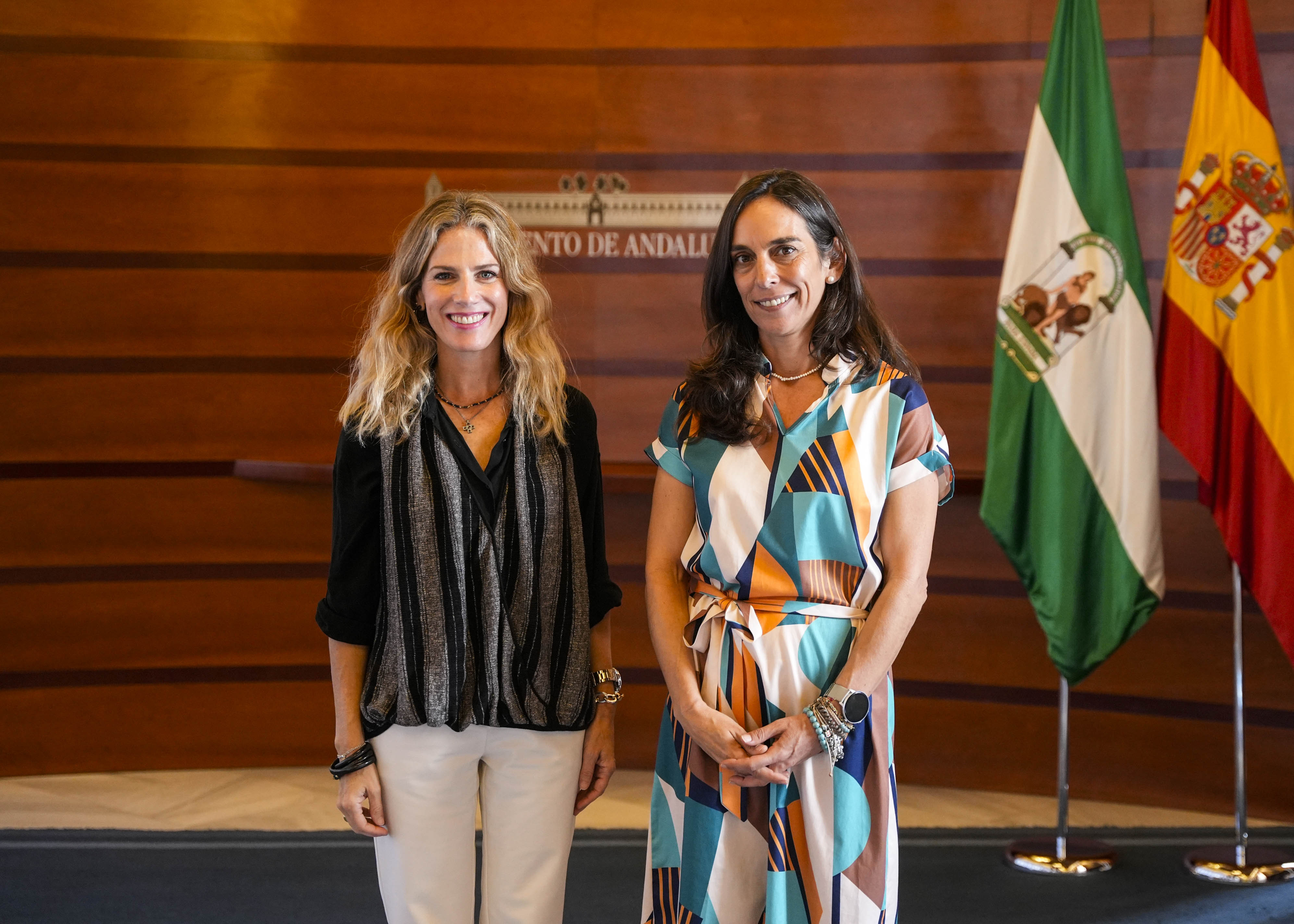  Ana Mestre recibe a la c�nsul de Portugal Joana Sousa