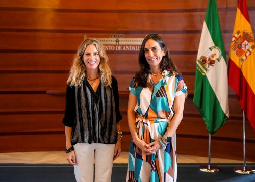  Ana Mestre recibe a la c�nsul de Portugal Joana Sousa