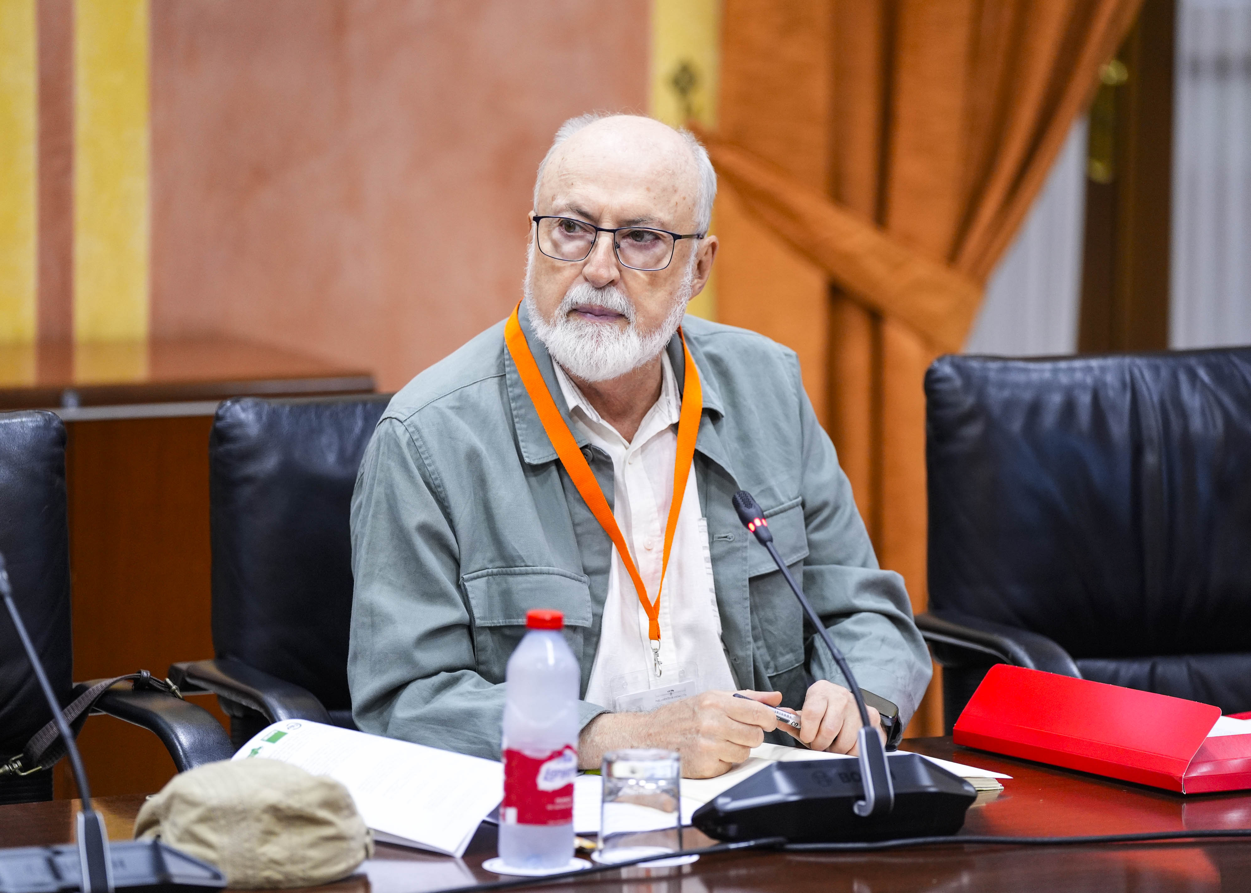  Sebasti�n Mart�n Recio de Marea Blanca Sevilla durante el debate de la ILP de calidad en el sistema sanitario