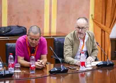 Rafael Gelo y Antonio Mac�as de UGT durante el debate de la ILP