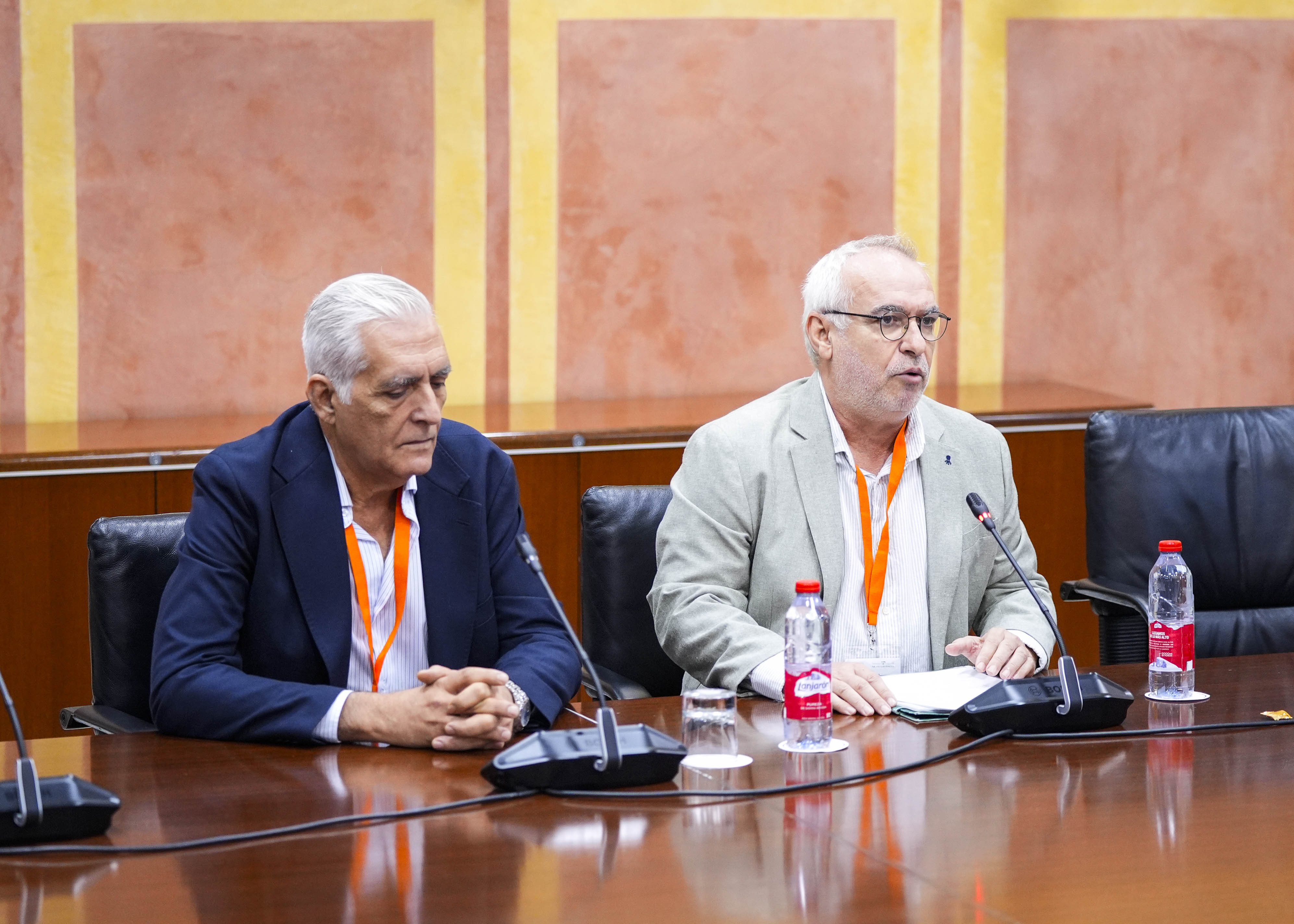 Juan Jos� S�nchez y Jos� Carlos M�rquez de SATSE en el debate en Comisi�n de la ILP sobre calidad sanitaria