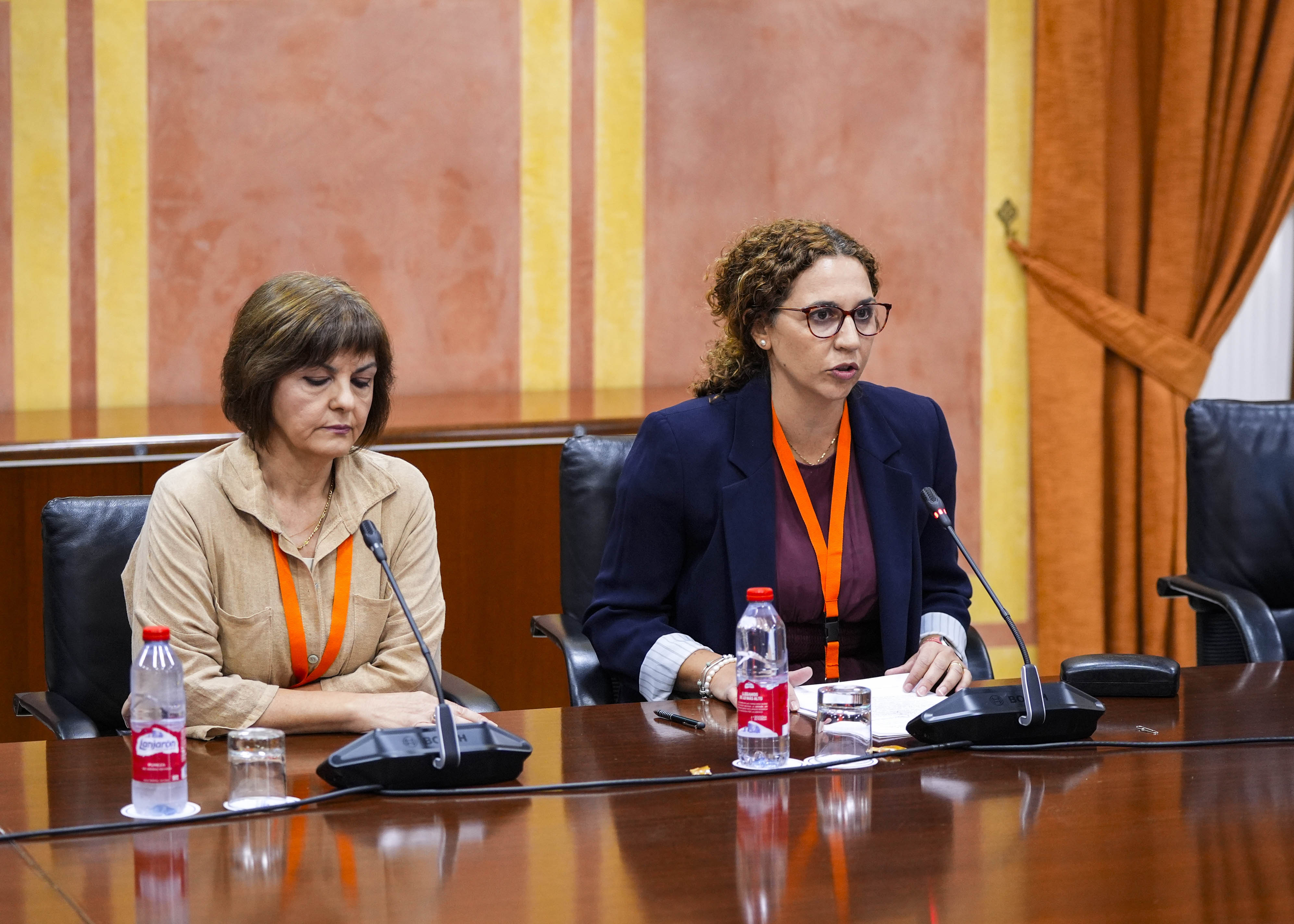  Mar�a Dolores Ruiz y Eva Mar�a Alm�n de la Asociaci�n Andaluza de Enfermer�a Comunitaria ASANEC