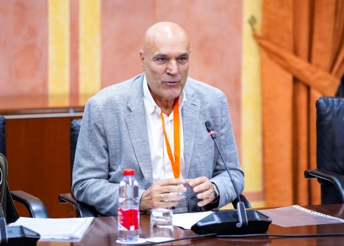  Mart�n Blanco, economista y experto en gesti�n sanitaria
