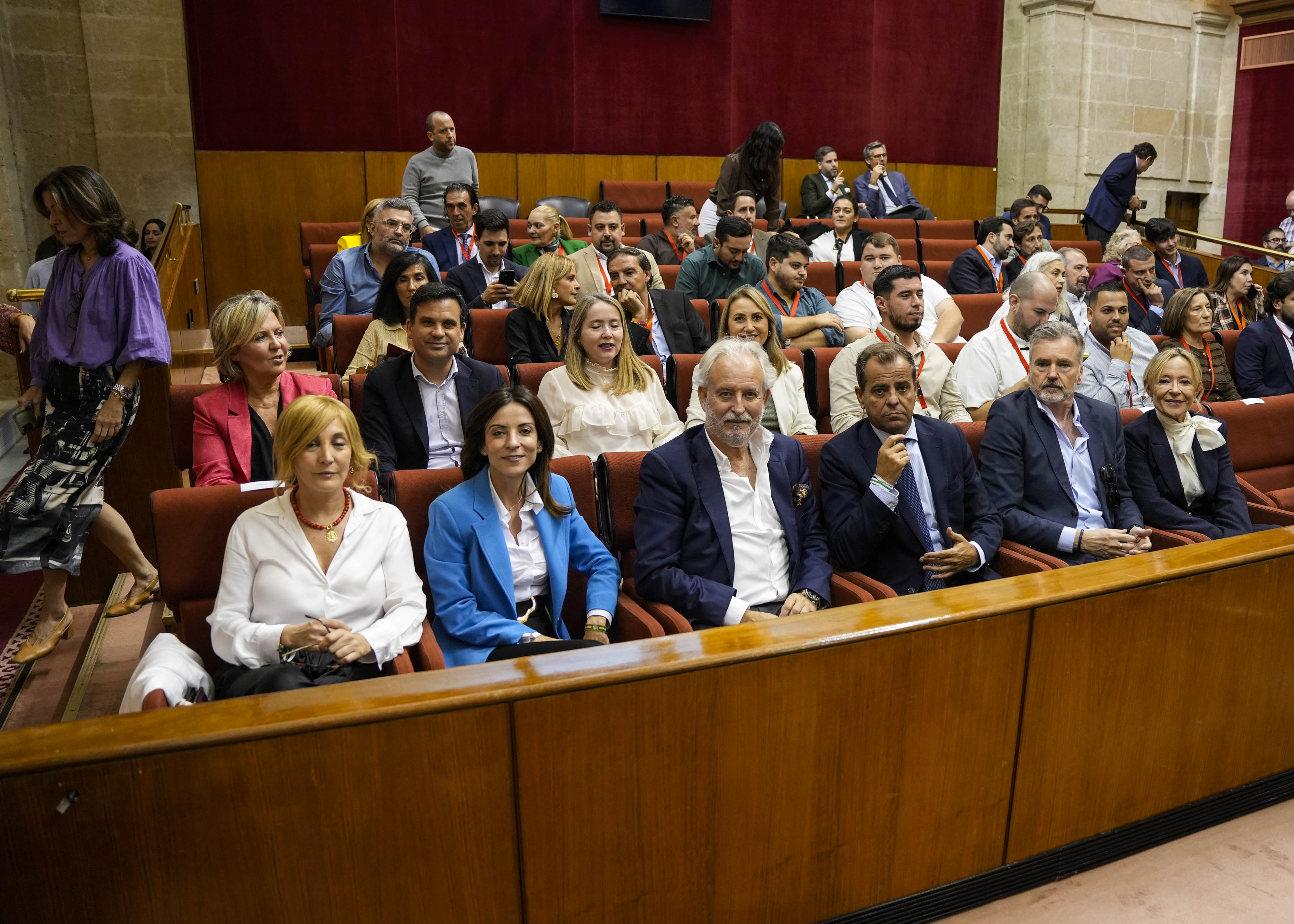 Tribuna de p�blico y autoridades con los candidatos propuestos para el Consejo de Administraci�n de la RTVA, entre otros 