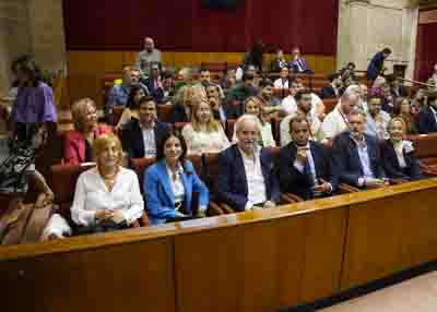 Tribuna de p�blico y autoridades con los candidatos propuestos para el Consejo de Administraci�n de la RTVA entre otros 