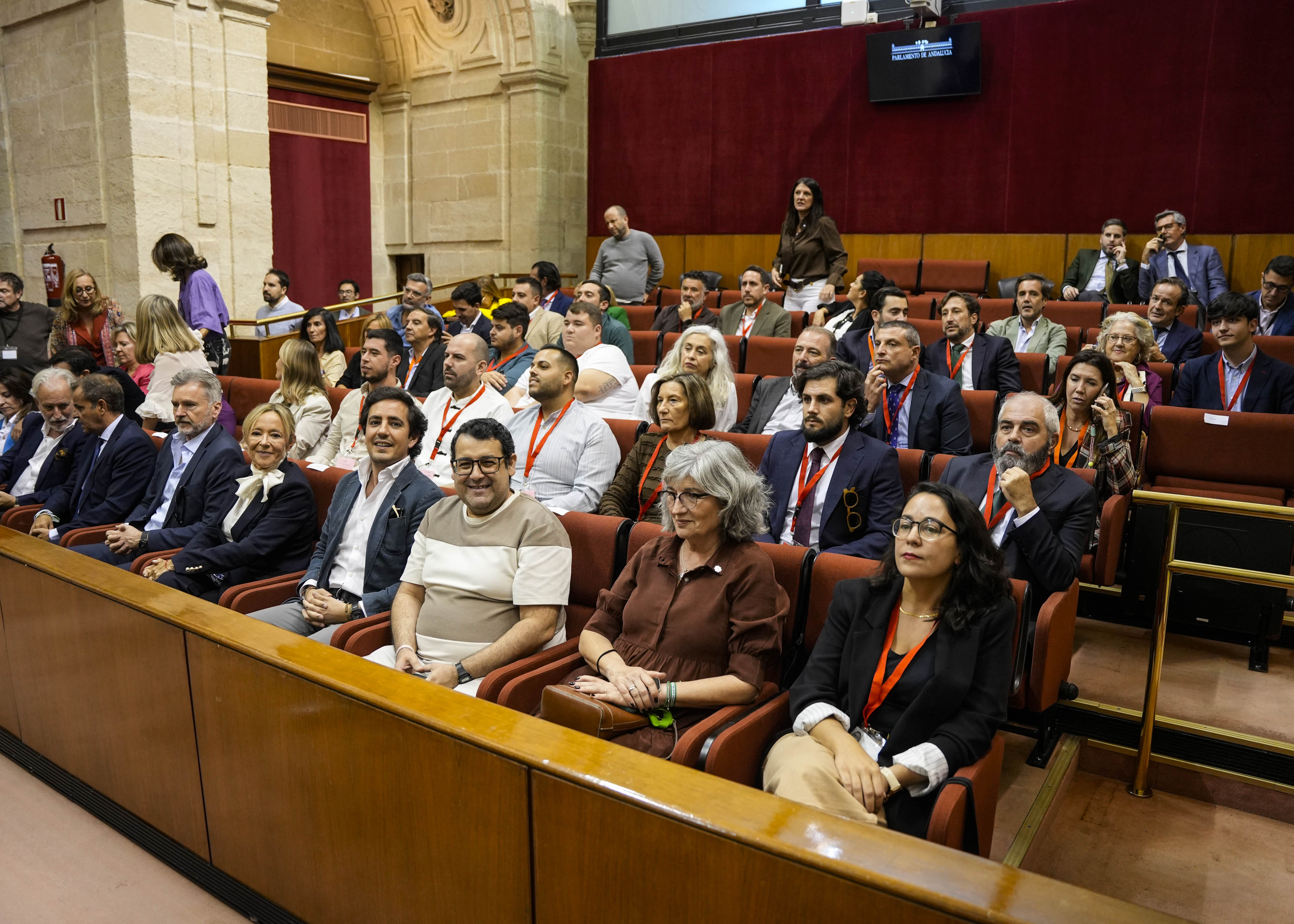Candidatos propuestos para el Consejo Audiovisual de Andaluc�a en la tribuna de p�blico y autoridades 