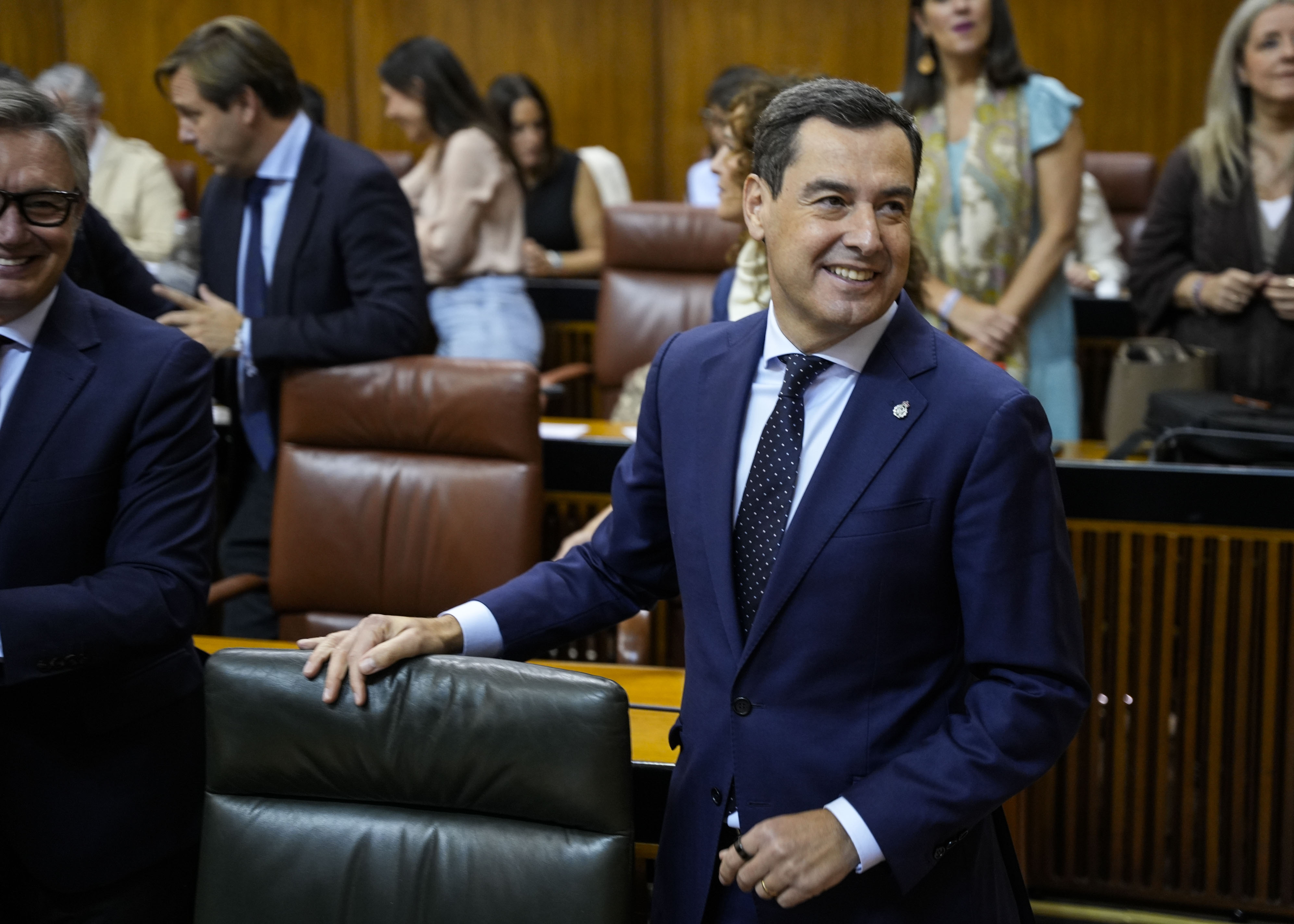  El presidente de la Junta de Andaluc�a, Juan Manuel Moreno, llega a su esca�o 