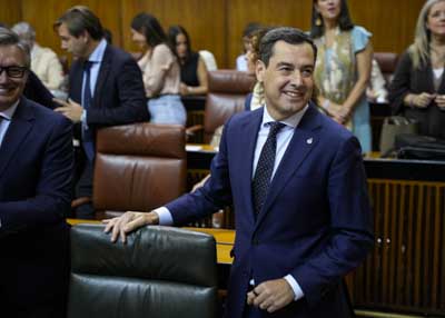  El presidente de la Junta de Andaluc�a, Juan Manuel Moreno, llega a su esca�o 