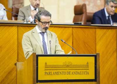 Jos� Ram�n Carmona, secretario primero de la Mesa, da lectura a Informe de cumplimiento del Presupuesto del Parlamento 
