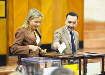  La vicepresidenta primera y el vicepresidente segundo del Parlamento en la votaci�n 